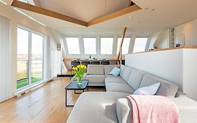 Zon Modern Beach House